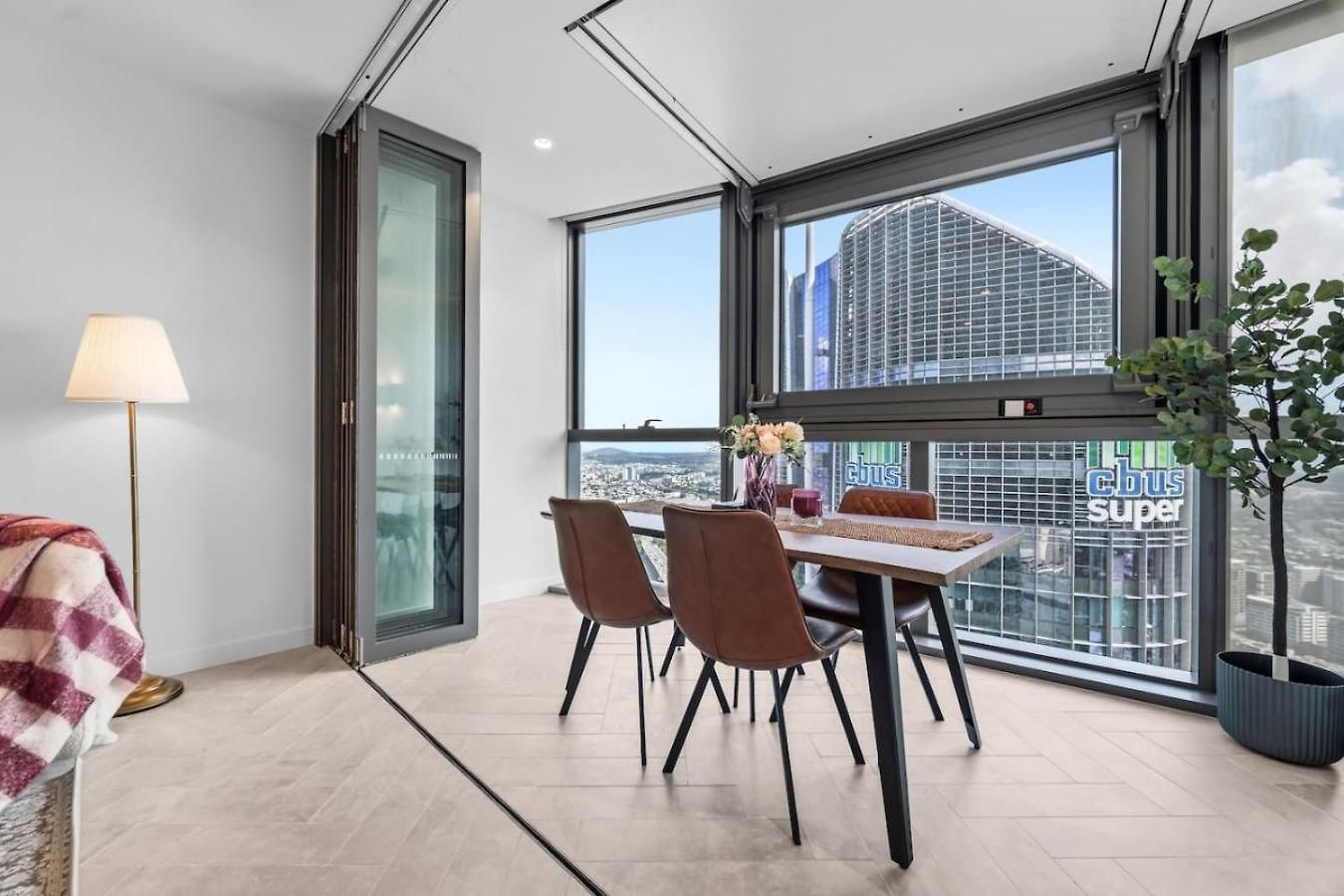 Luxury 54f Skyline Iconic Queens Wharf 1br Apartment