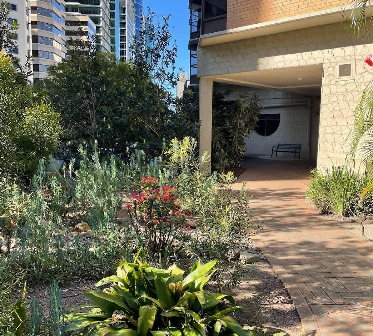 Large 2 Bed 2 Bath 1 Park Inner Location Apartment Brisbane