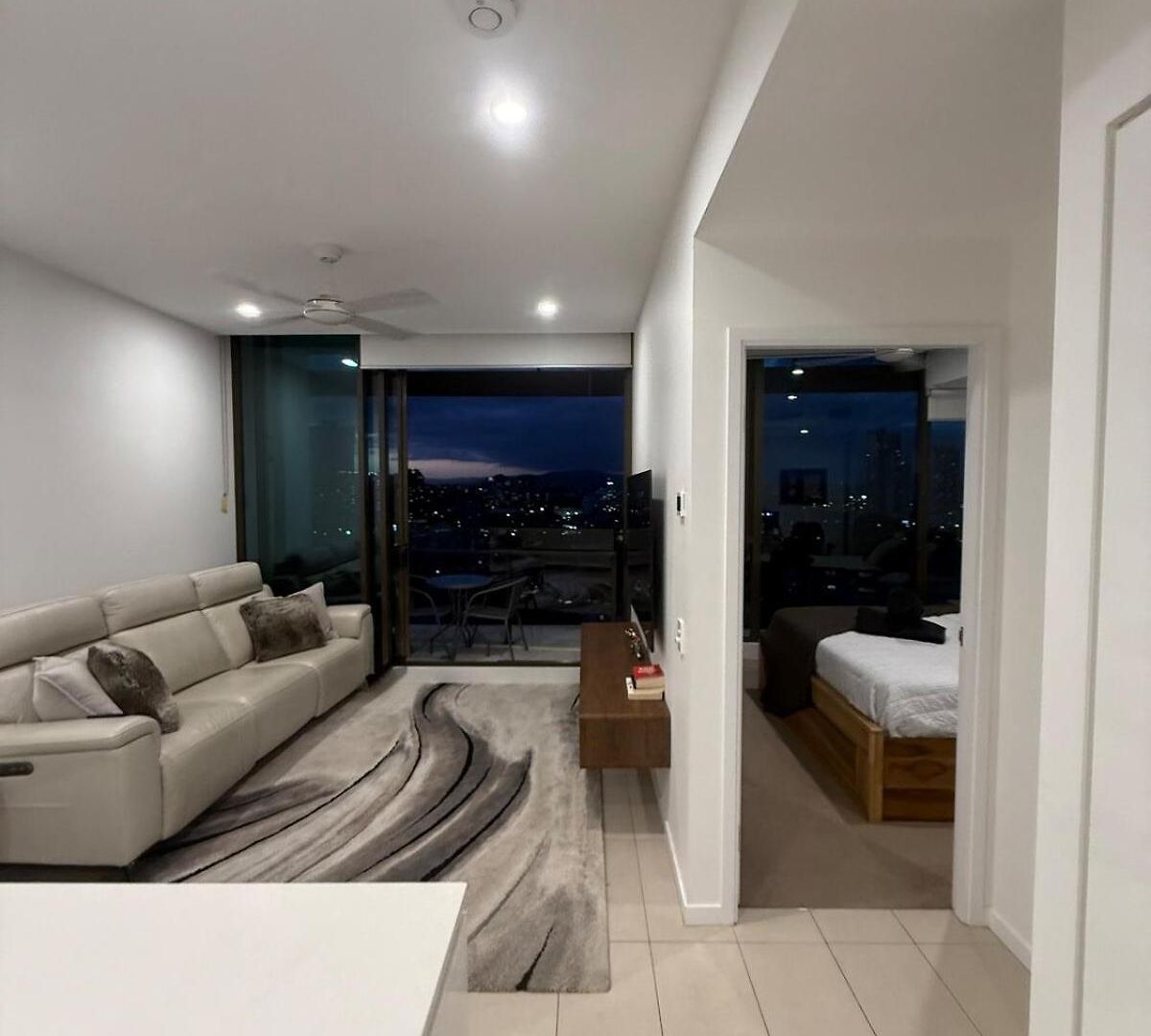 Penthouse-top Floor With Pool & Views Apartment *