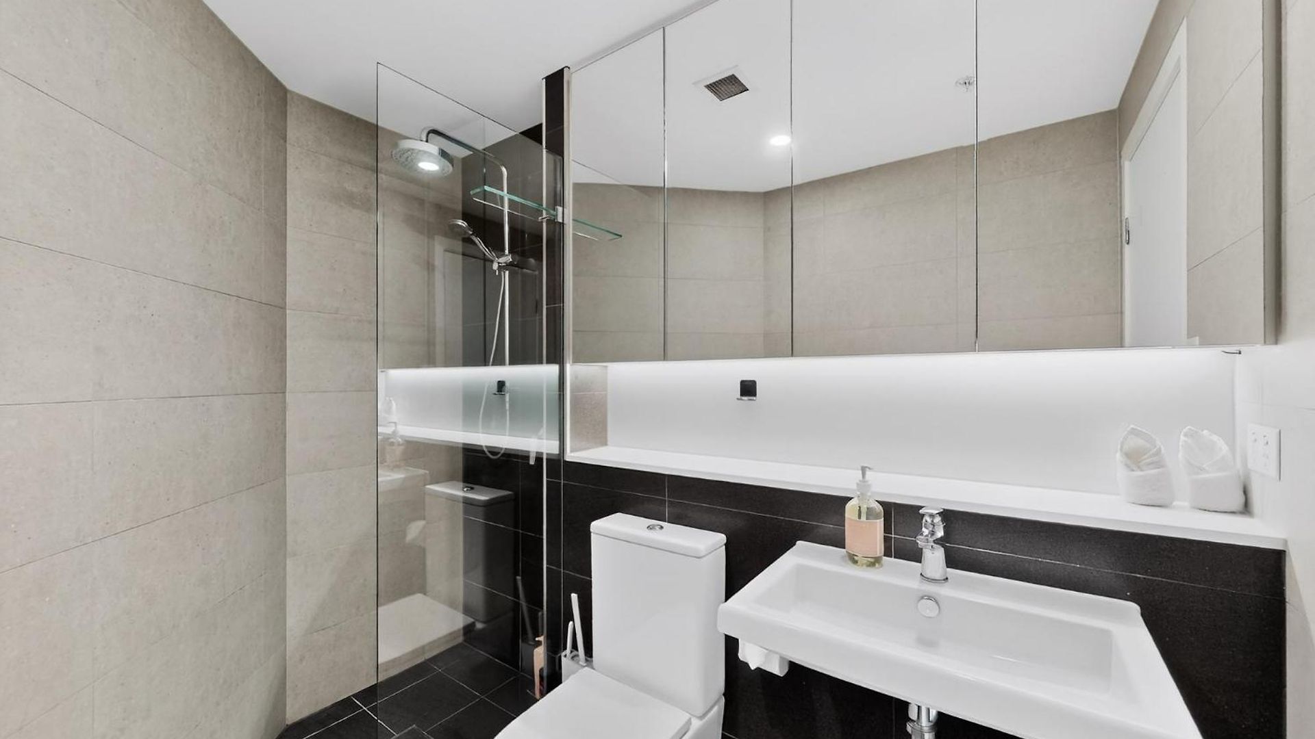 Level 15 Skytower 2br Cbd Retreat Apartment *