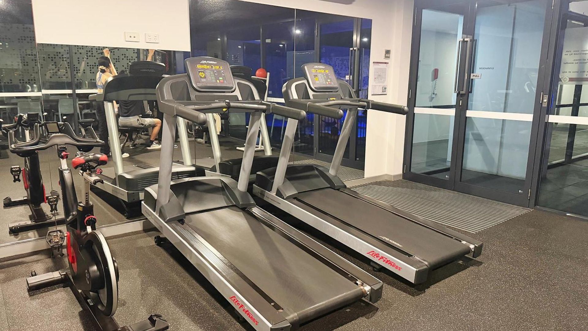 Apartment Hope St Staycation Pool Gym Sauna Parking M30 *