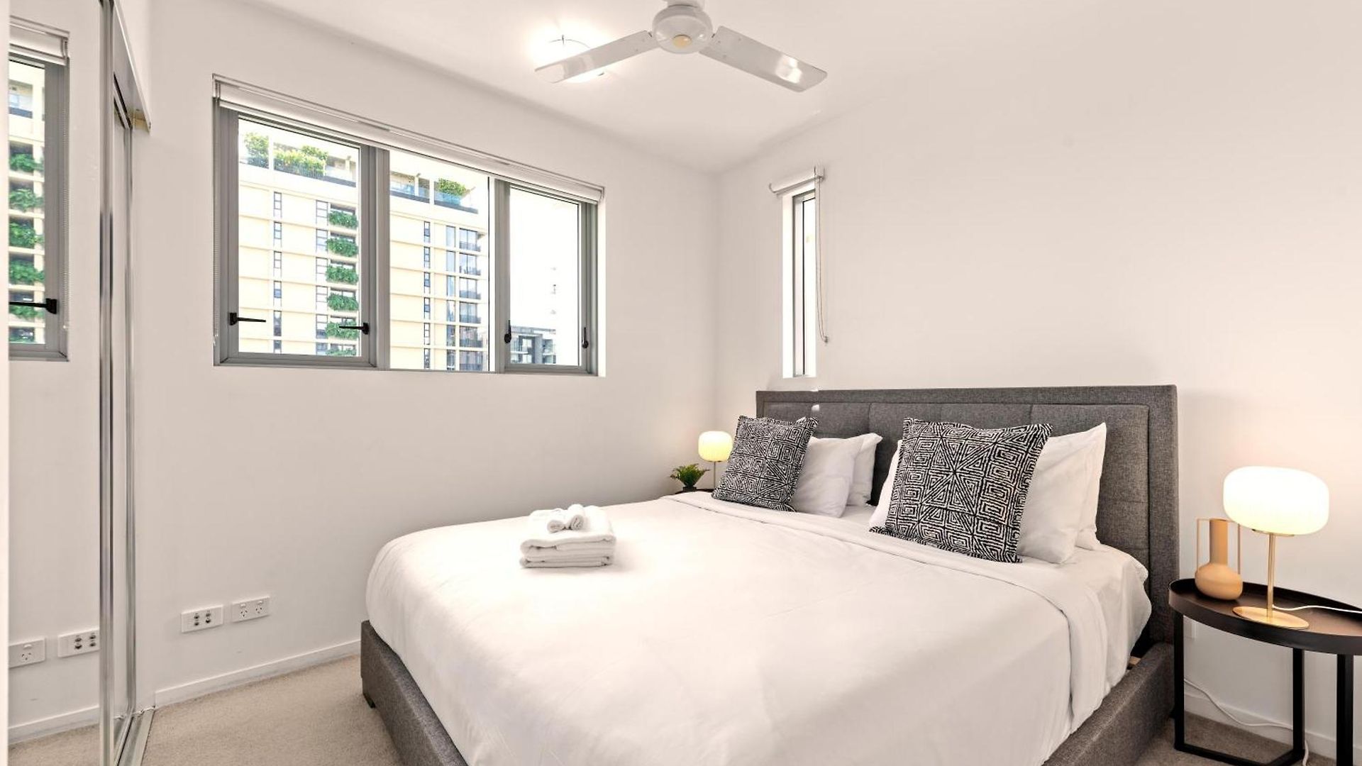Apartment The Plaza |2 Bed • Bright & Comfy • Pool • Parking Brisbane