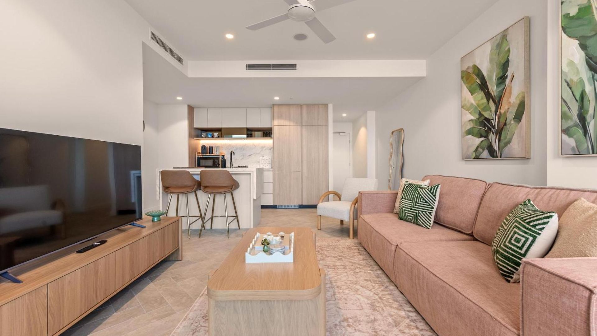 Queen's Wharf 1br With View, Pool And Free Parking
