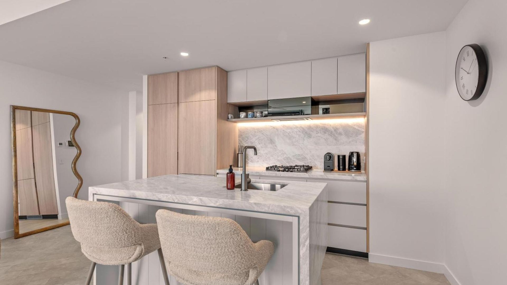 Queens Wharf 1br Skyline With Free Parking Apartment