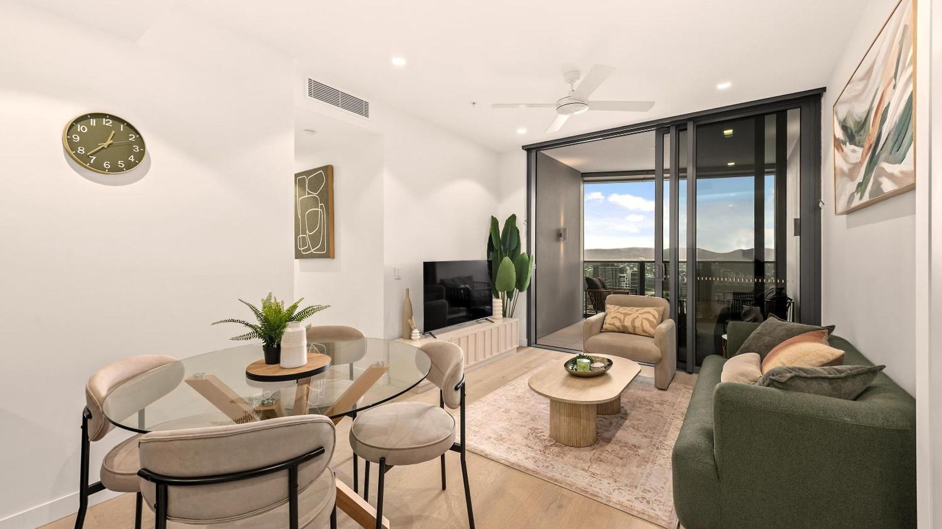 Apartment Queen's Wharf | River Views, Pool & Free Parking