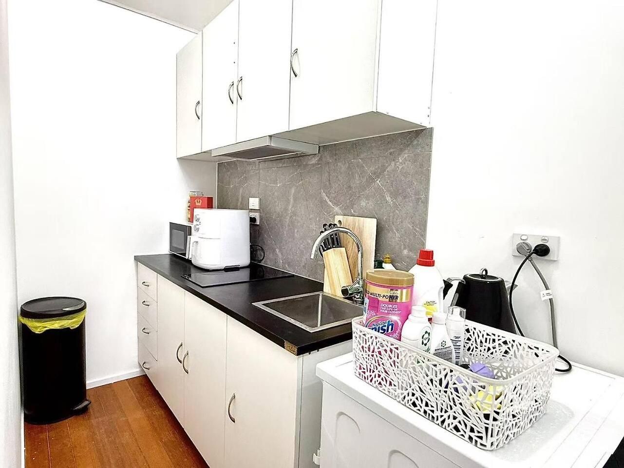 5 Bedrooms, 10 Guests - Family & Group Getaway Apartment