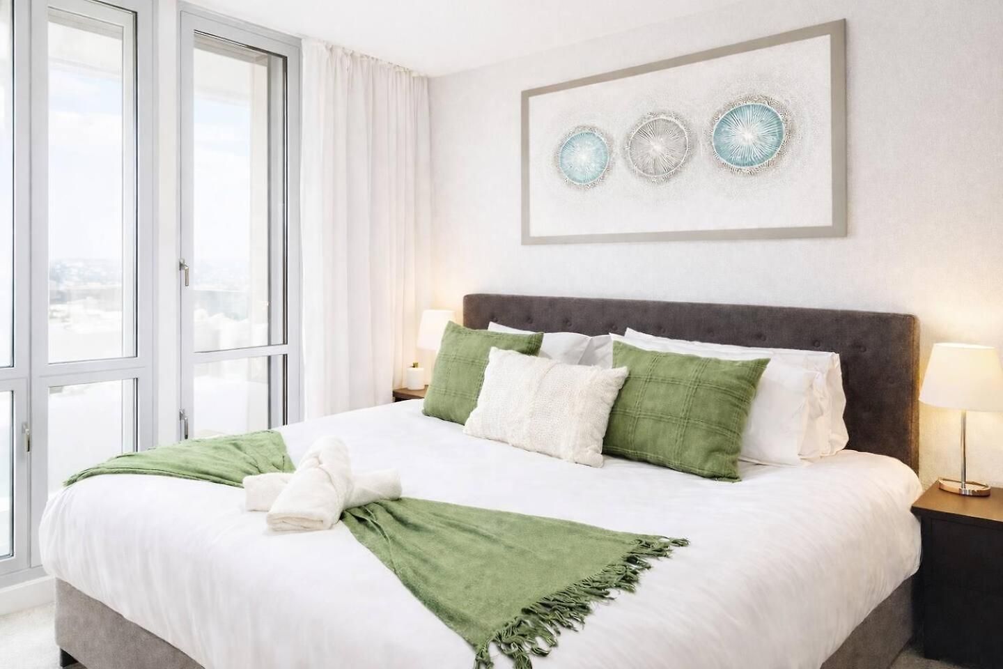 Apartment Alex Perry | 2br Escape + Pool, Gym & Free Parking