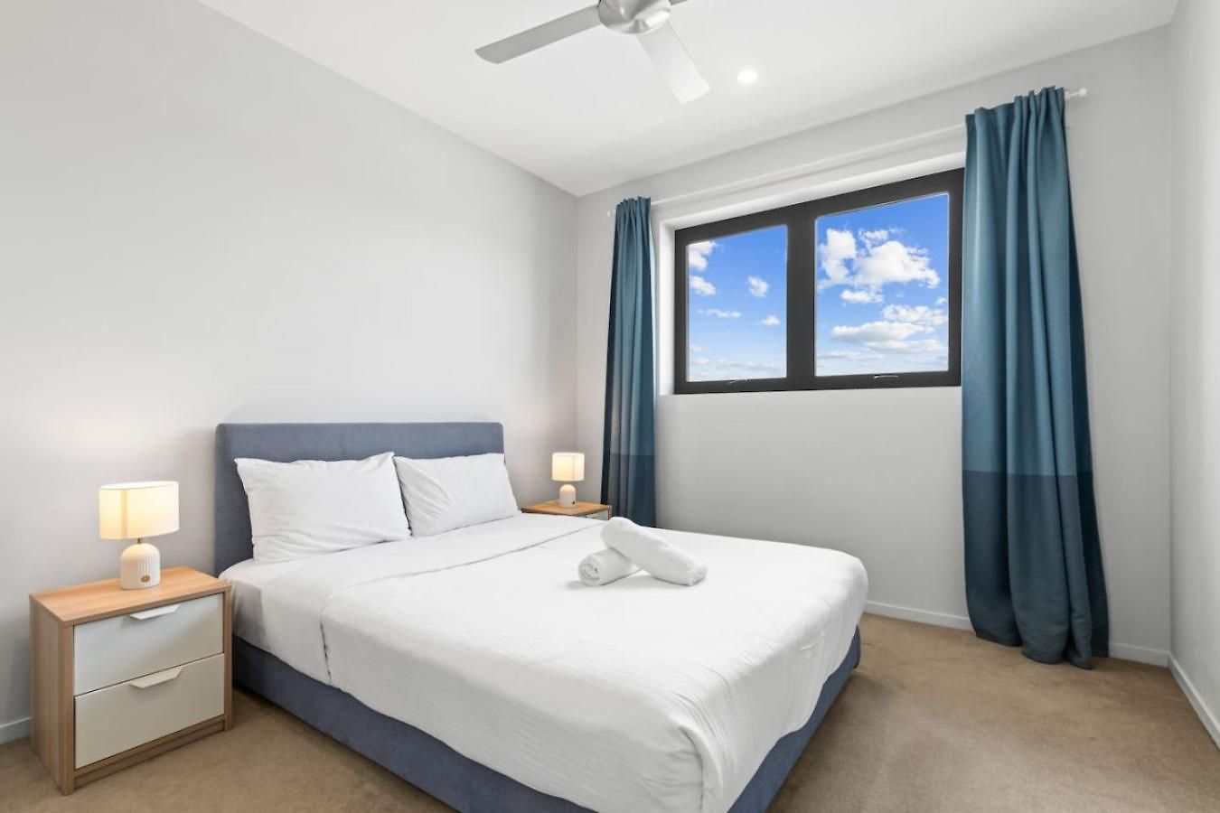 2bedroom Balcony Close To The Apartment