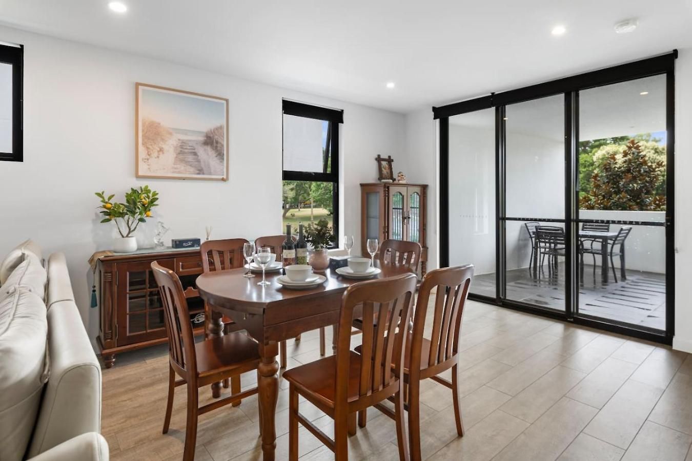 Modern 3br Near Uq, St Lucia