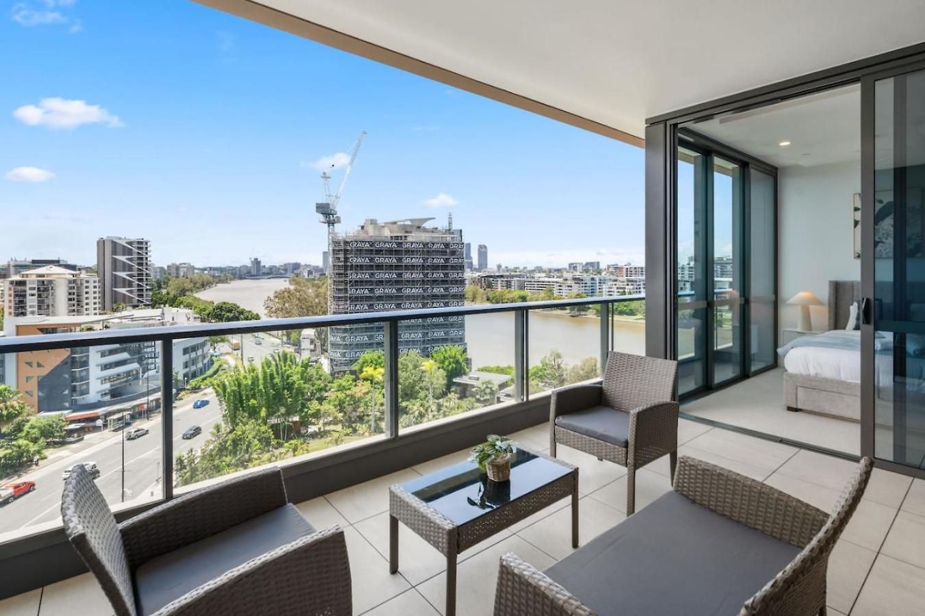 Modern 2br On Coronation Drive, Toowong Apartment