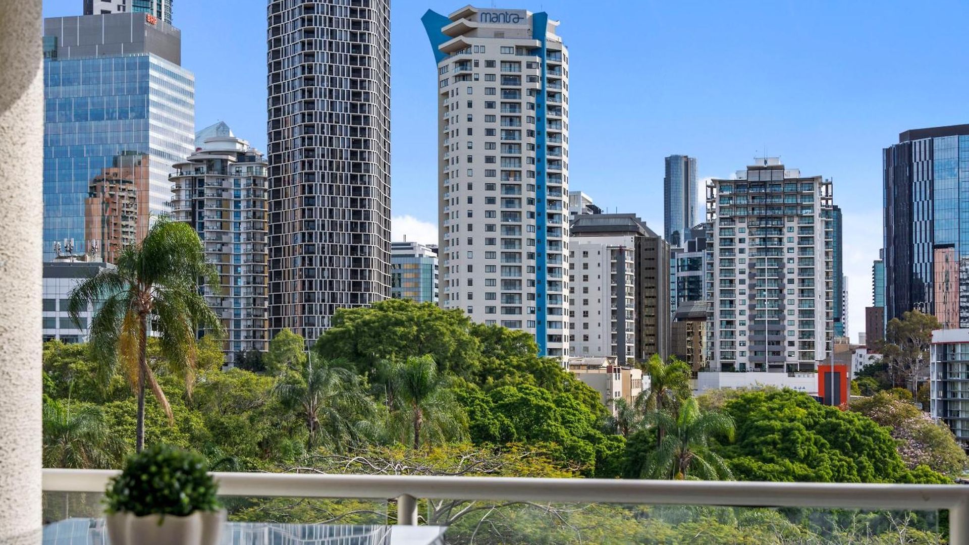 2br With Views, Balcony & Car Park *