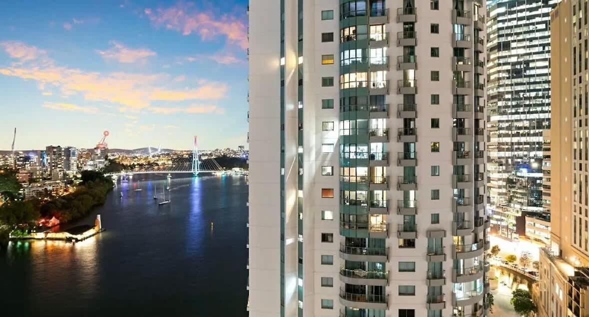 Skyline Escape - 3 Bedroom With River Views Apartment *