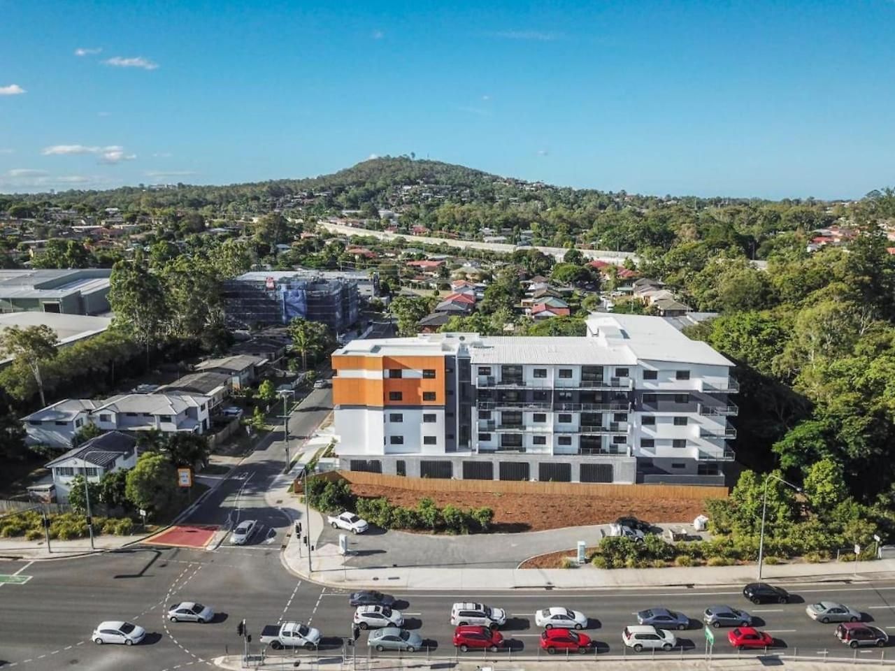 Modern 2br Ducted Ac Parking And Great Location Apartment *