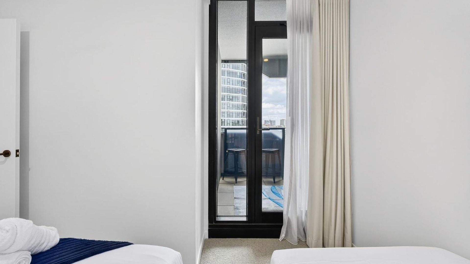 Rooftop Pool 2br In The Heart Of The Valley Brisbane