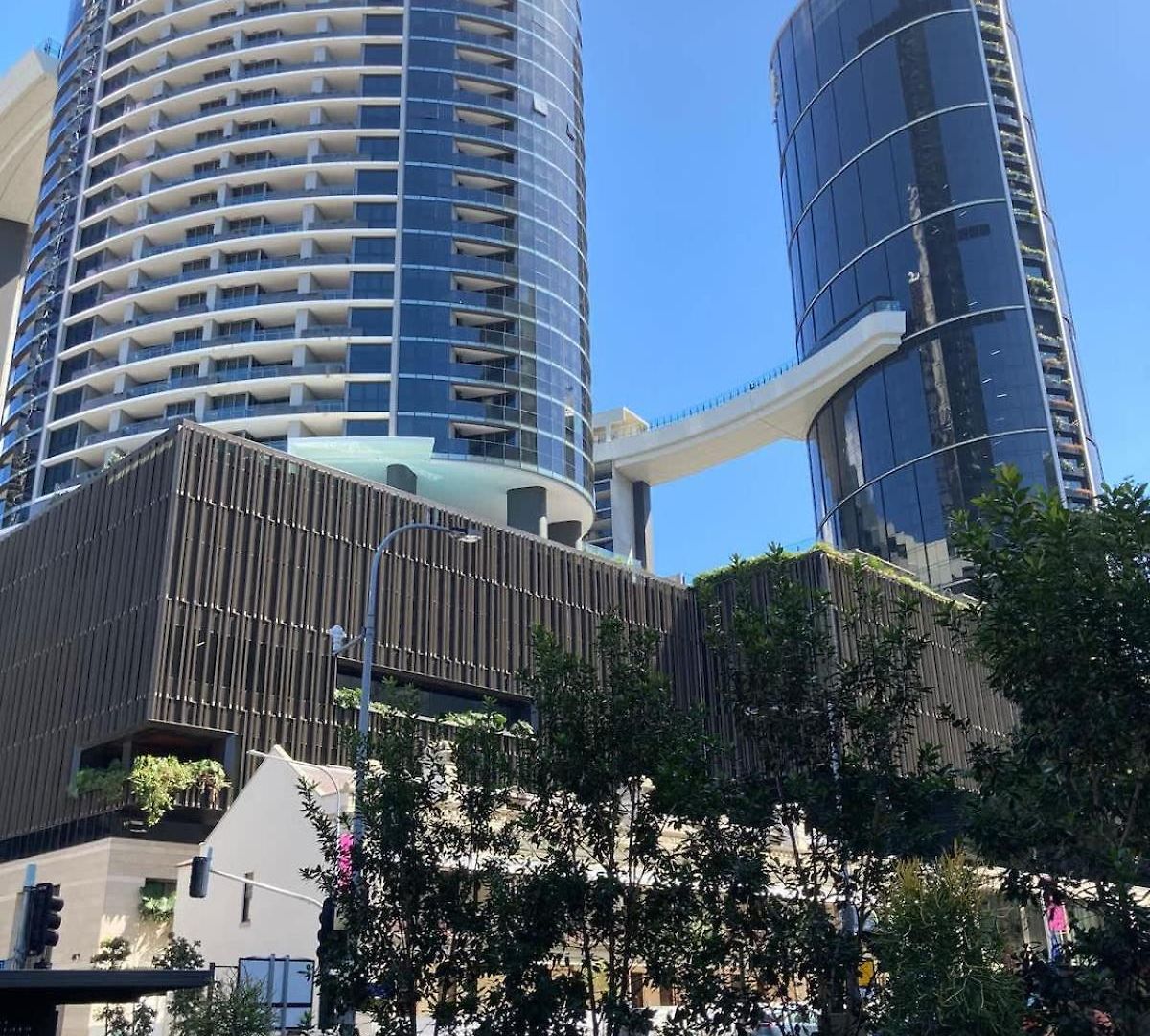 Large 2 Bed 2 Bath 1 Park Inner Location Apartment Brisbane