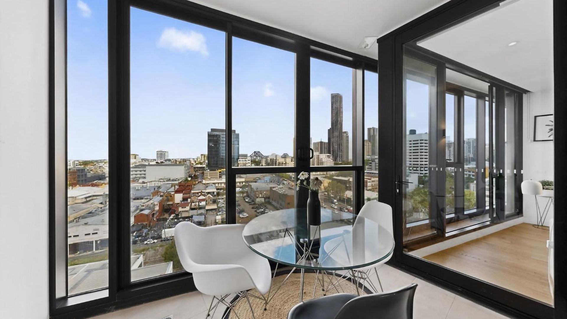 Alfred Street Retreat 2br Parking Pool & Gym *