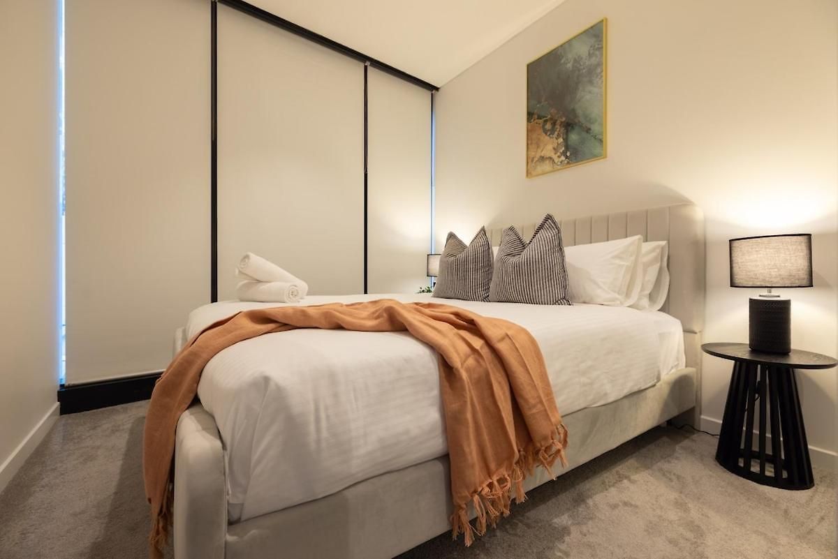 Stylish Skytower Cbd Getaway - Skyline Pool, Gym, Fast Wi-fi, River Walk, Botanical Gardens Brisbane