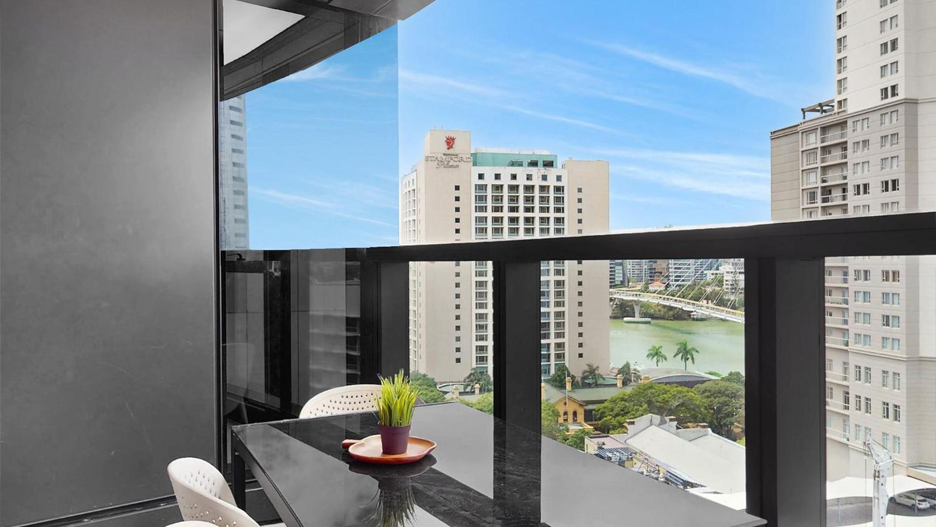 Level 15 Skytower 2br Cbd Retreat Apartment