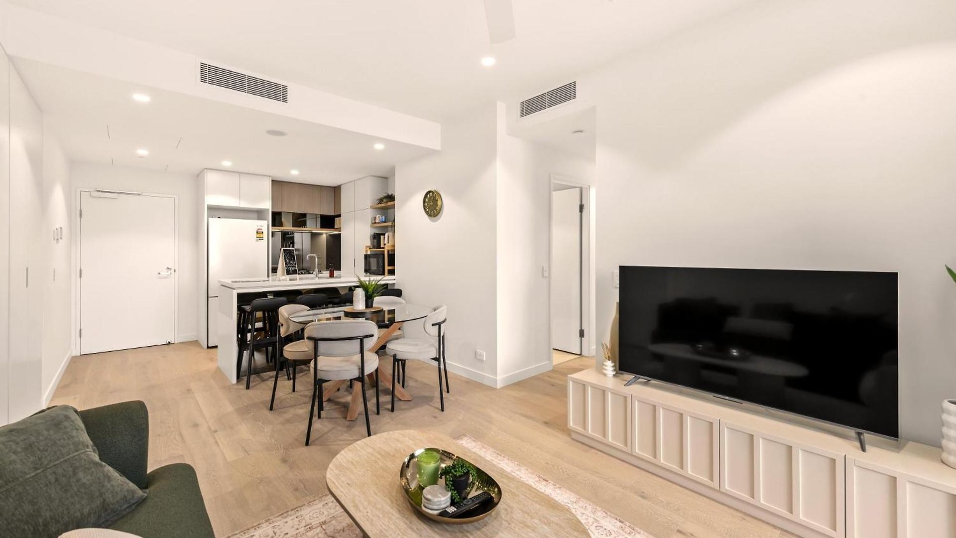 Queen's Wharf | River Views, Pool & Free Parking Apartment