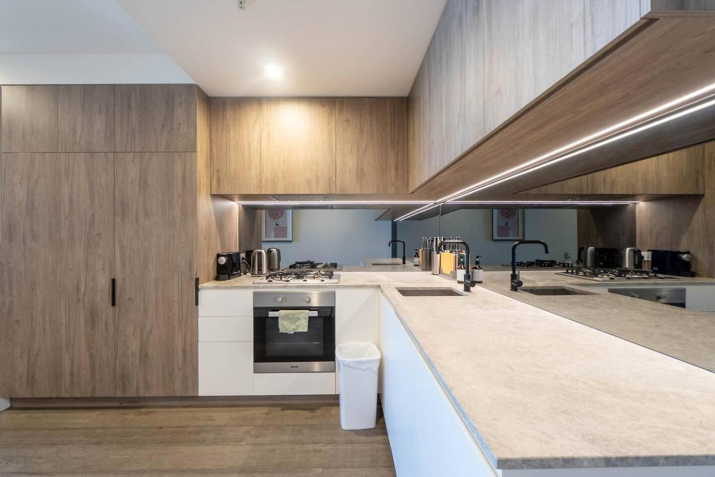 Apartment The Valley Edit | Designer Stay, Carpark + Pool - *