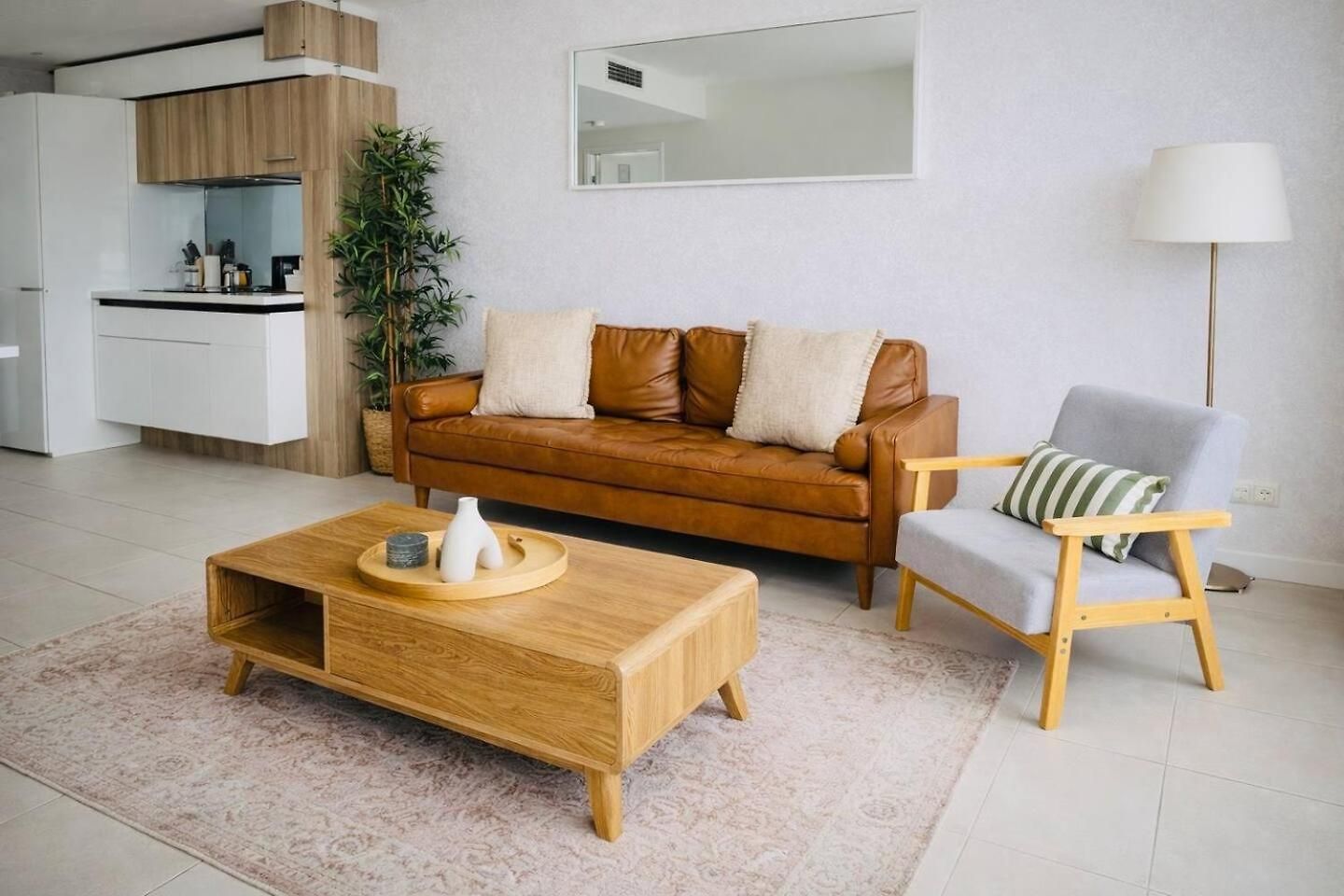 Alex Perry | 2br Escape + Pool, Gym & Free Parking *