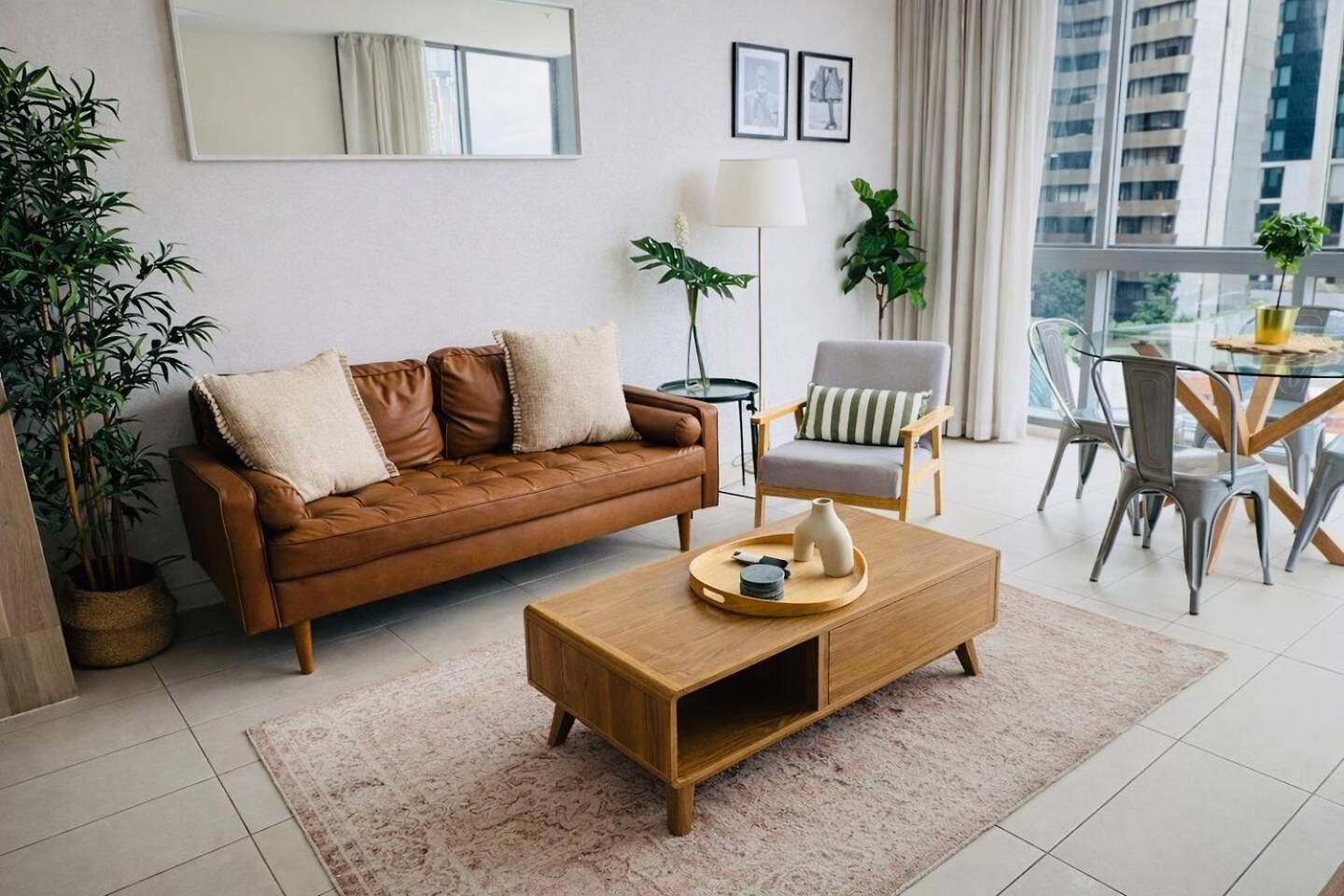 Apartment Alex Perry | 2br Escape + Pool, Gym & Free Parking *