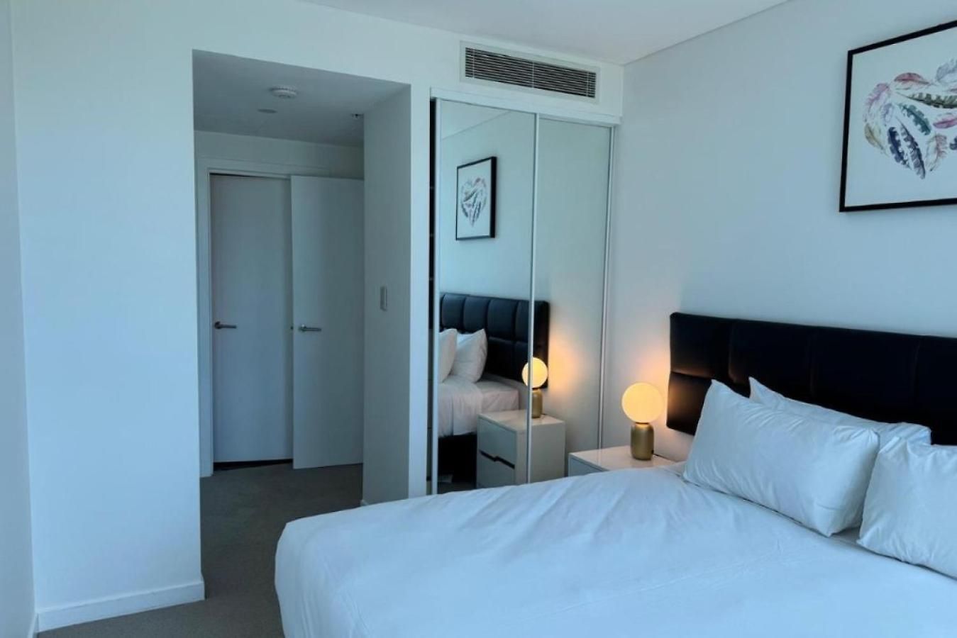 Spacious 2 Bedroom In The Heart Of Cbd Apartment