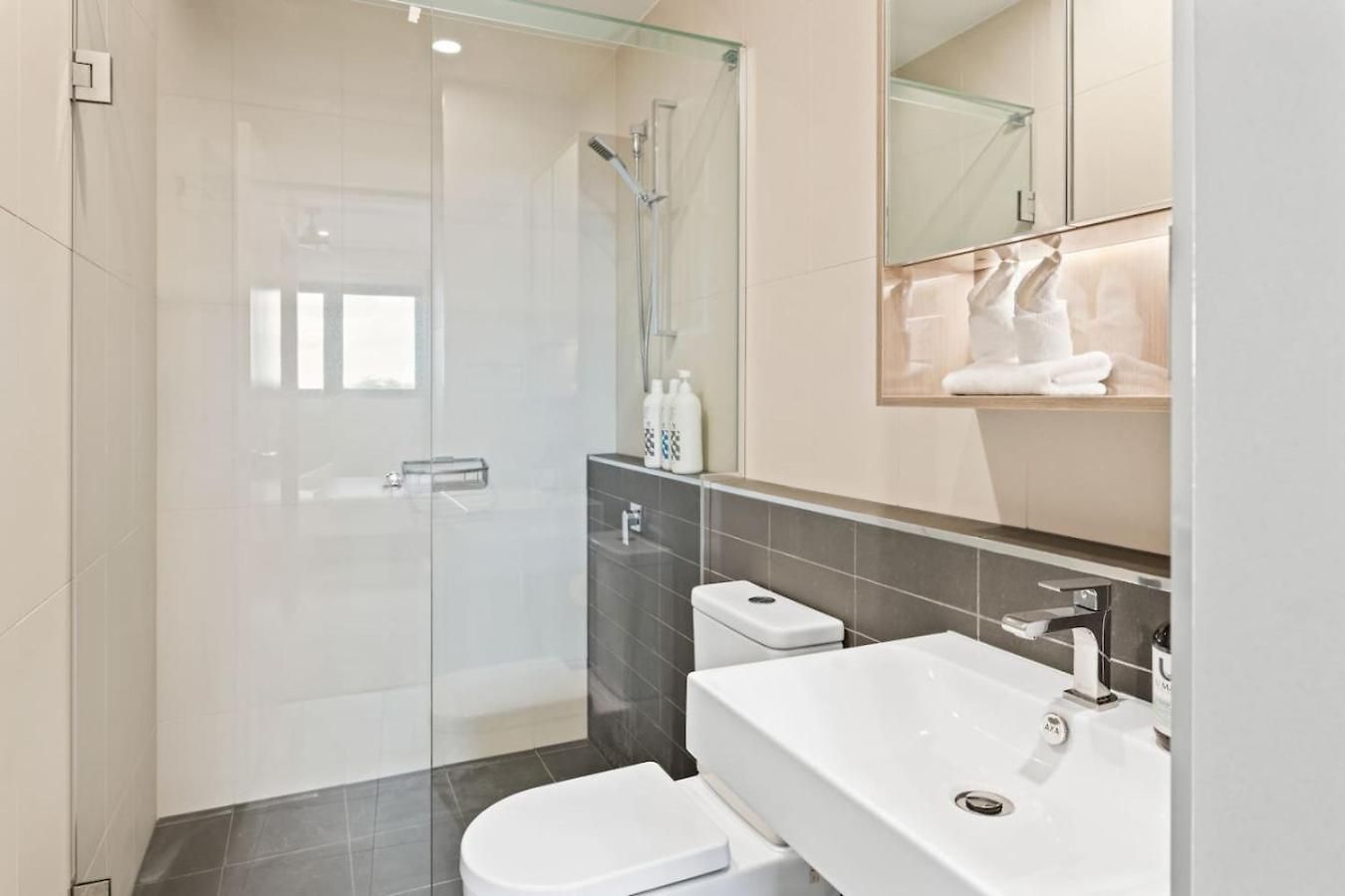 2bedroom Balcony Close To The Apartment