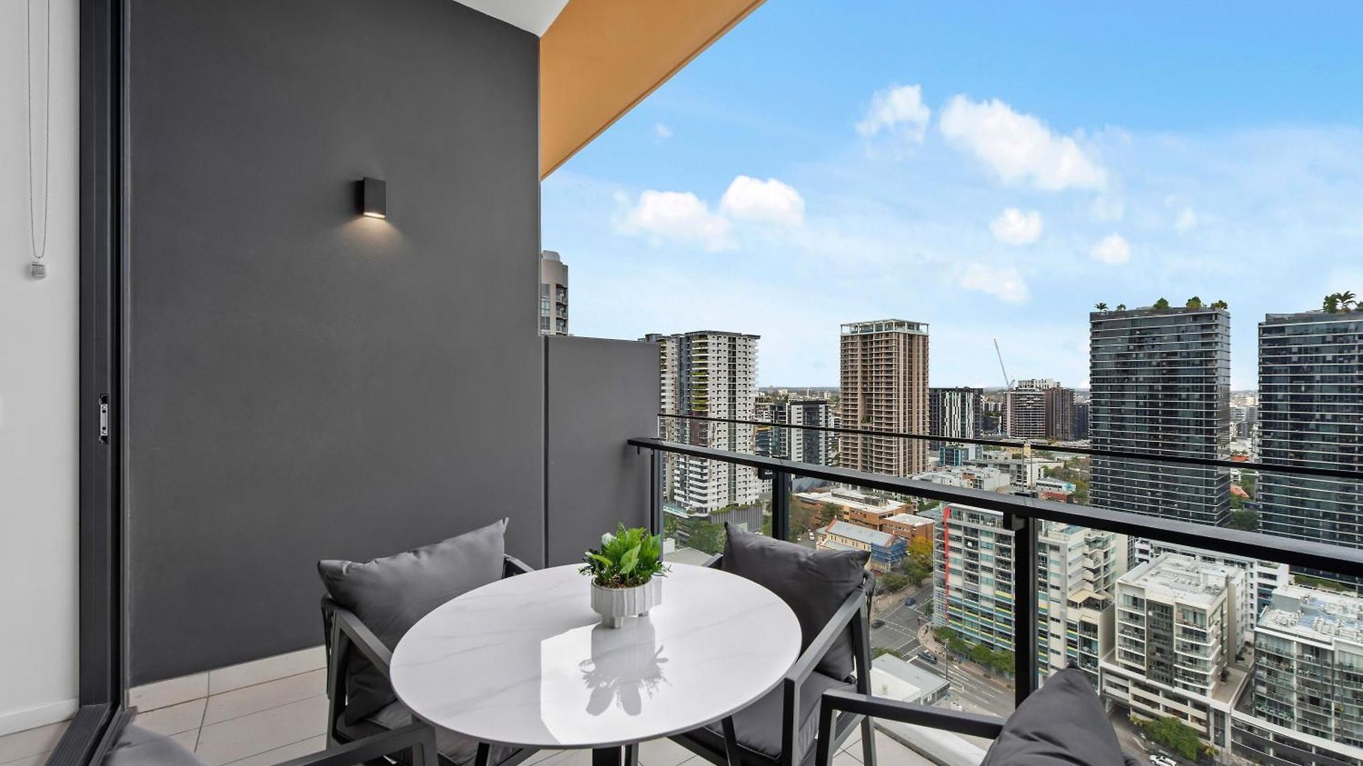 Apartment South Bank 1br With Stunning Views And Location *