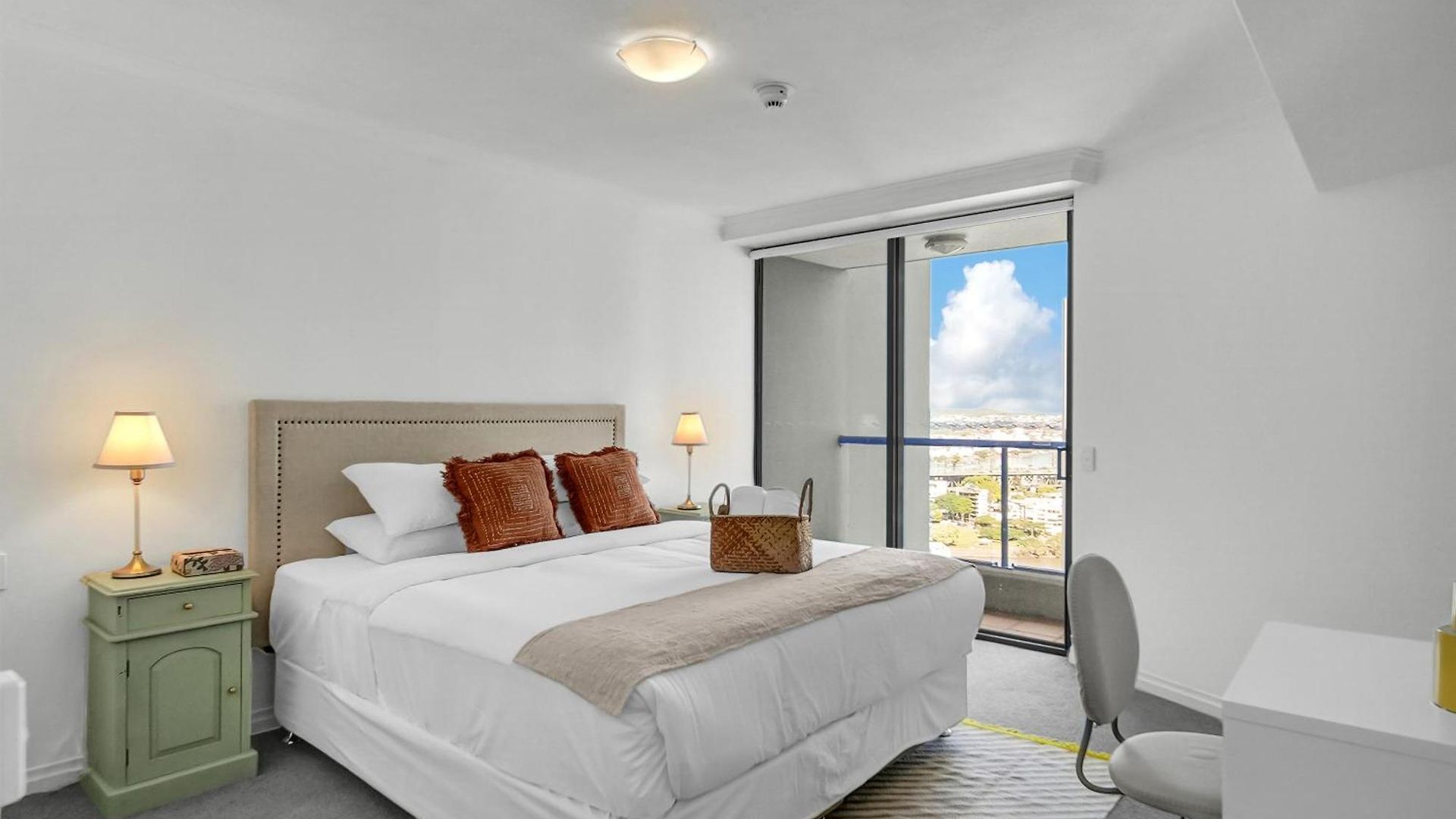 Inviting Family 2br | Cbd | Pool & Gym *