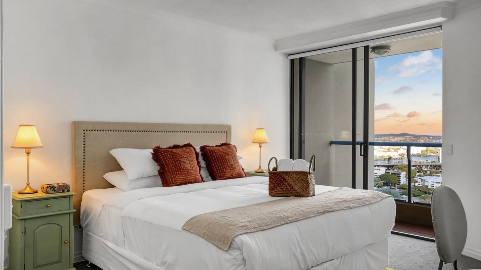 Inviting Family 2br | Cbd | Pool & Gym Apartment Brisbane