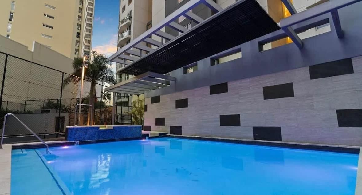 Skyline Escape - 3 Bedroom With River Views Apartment Brisbane