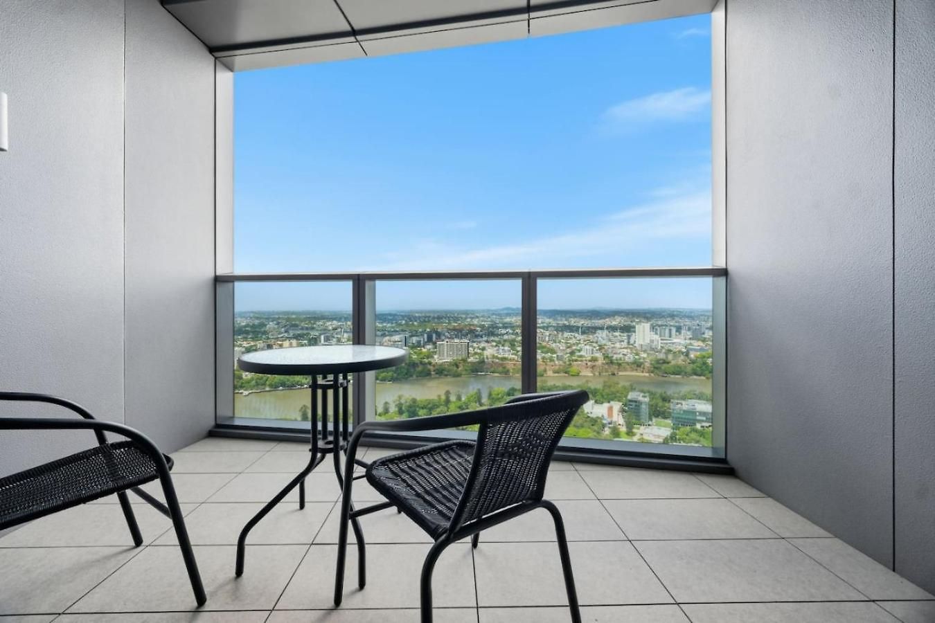 Level 43 Sweeping Skyline Luxury Designer 1br Brisbane