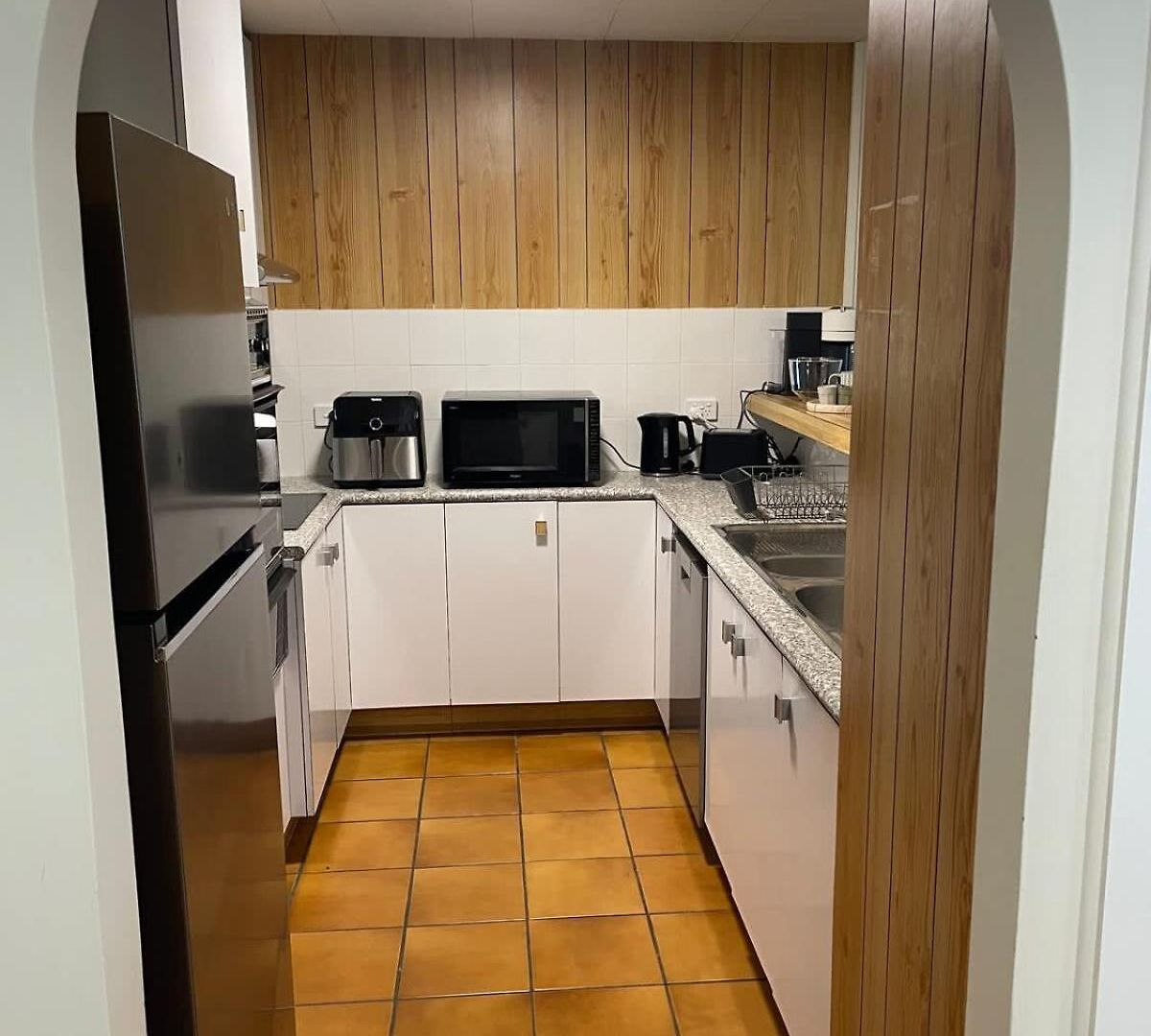 Large 2 Bed 2 Bath 1 Park Inner Location