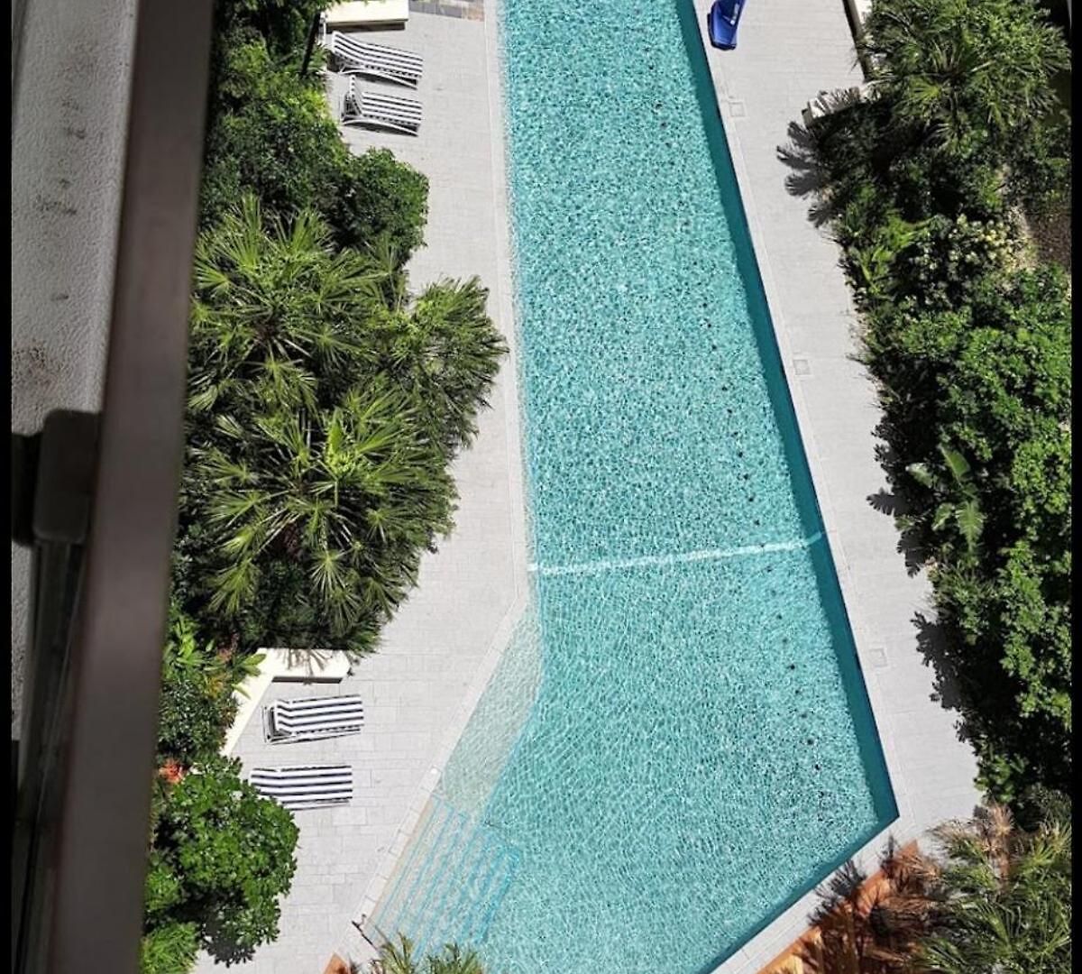 Penthouse-top Floor With Pool & Views