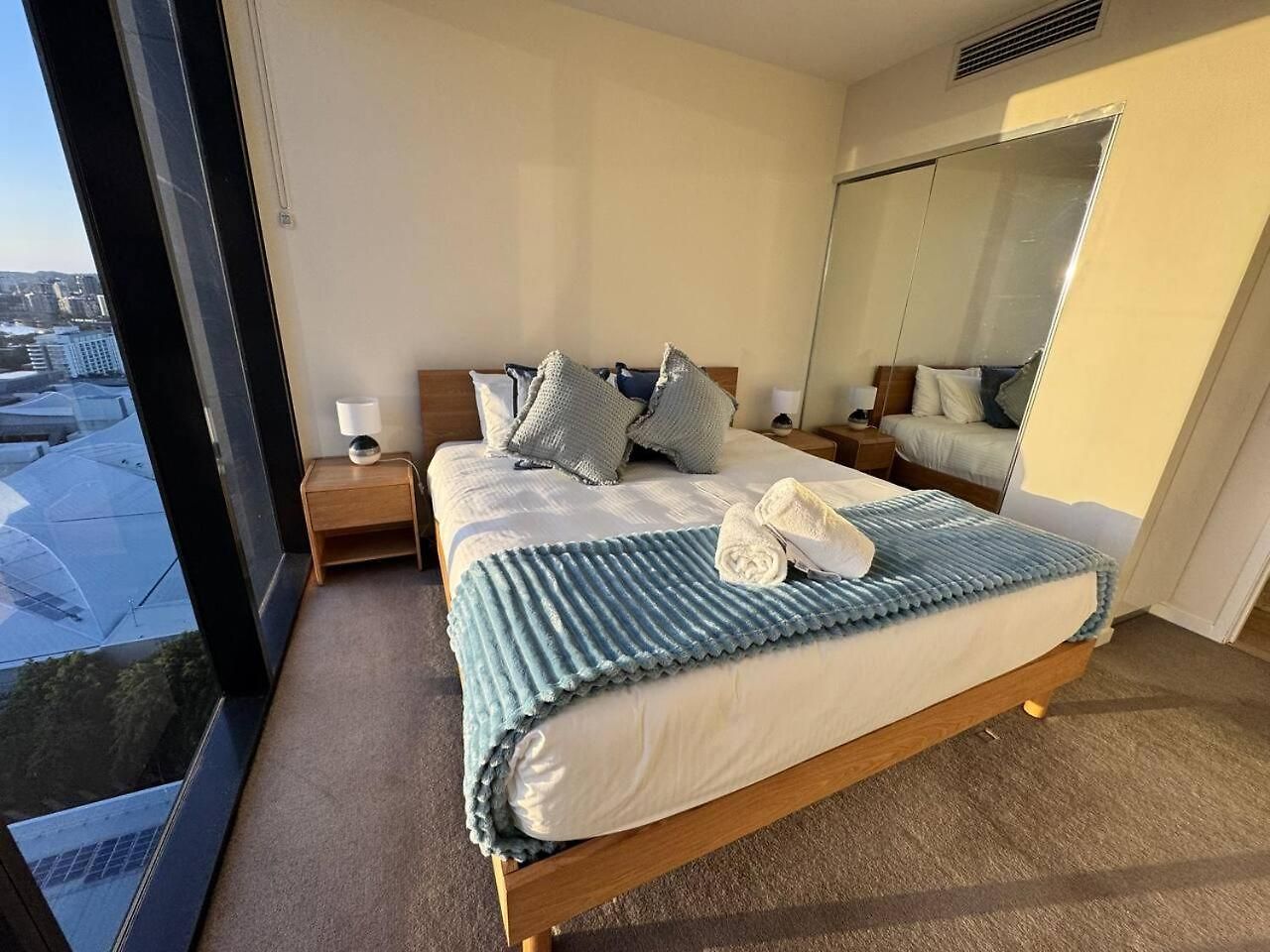 Apartment 27fl River & Views + Balcony, Pool & Parking - Brisbane