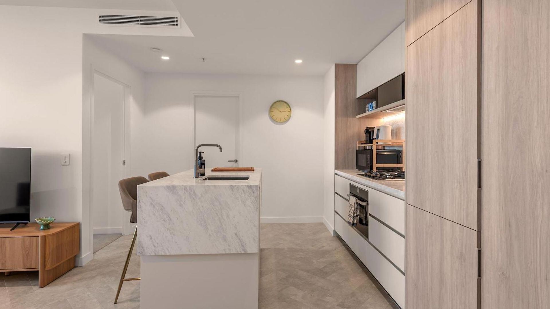 Queen's Wharf 1br With View, Pool And Free Parking