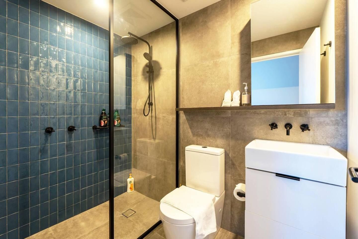 Apartment The Valley Edit | Designer Stay, Carpark + Pool -