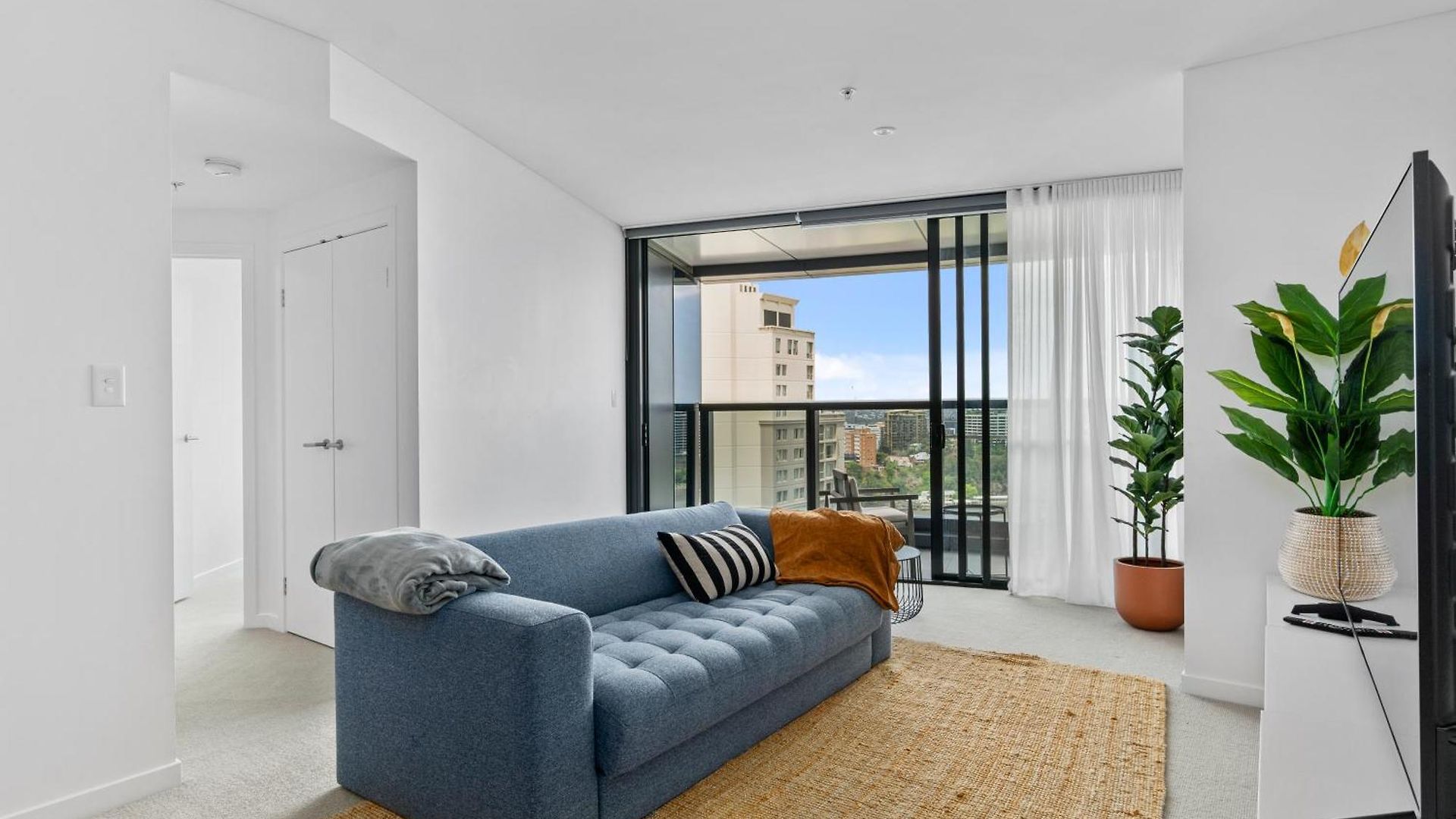 Premium Cbd Incredible River Views Apartment