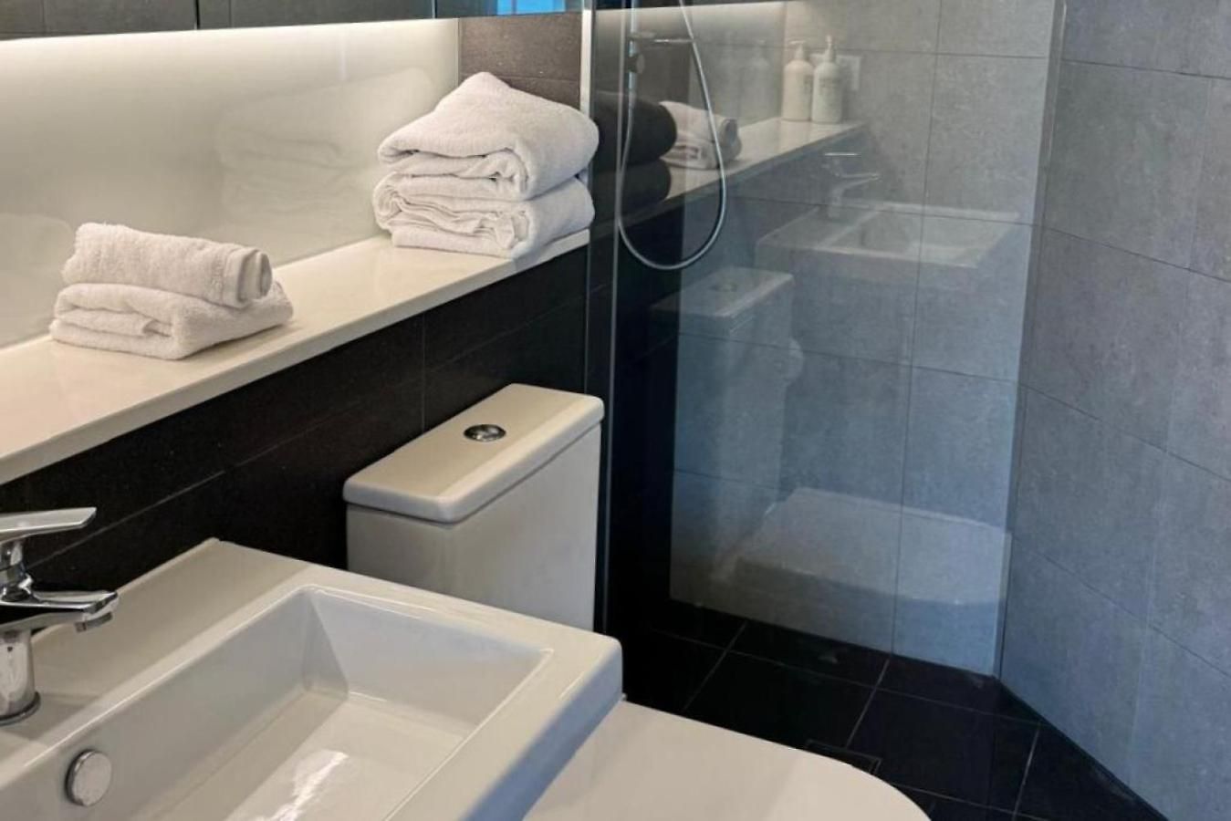 Spacious 2 Bedroom In The Heart Of Cbd