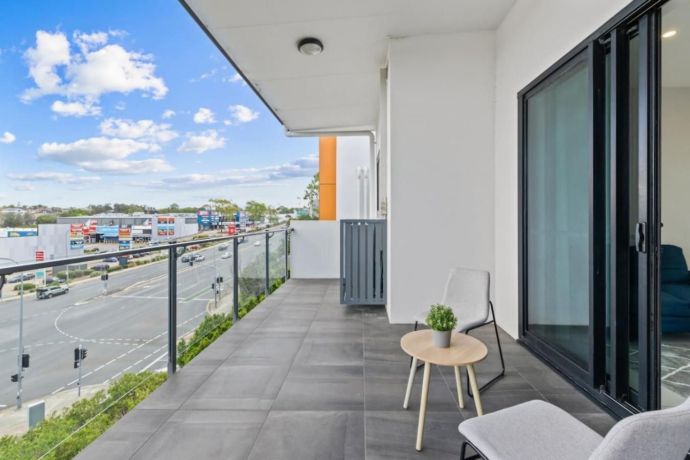 2bedroom Balcony Close To The Apartment