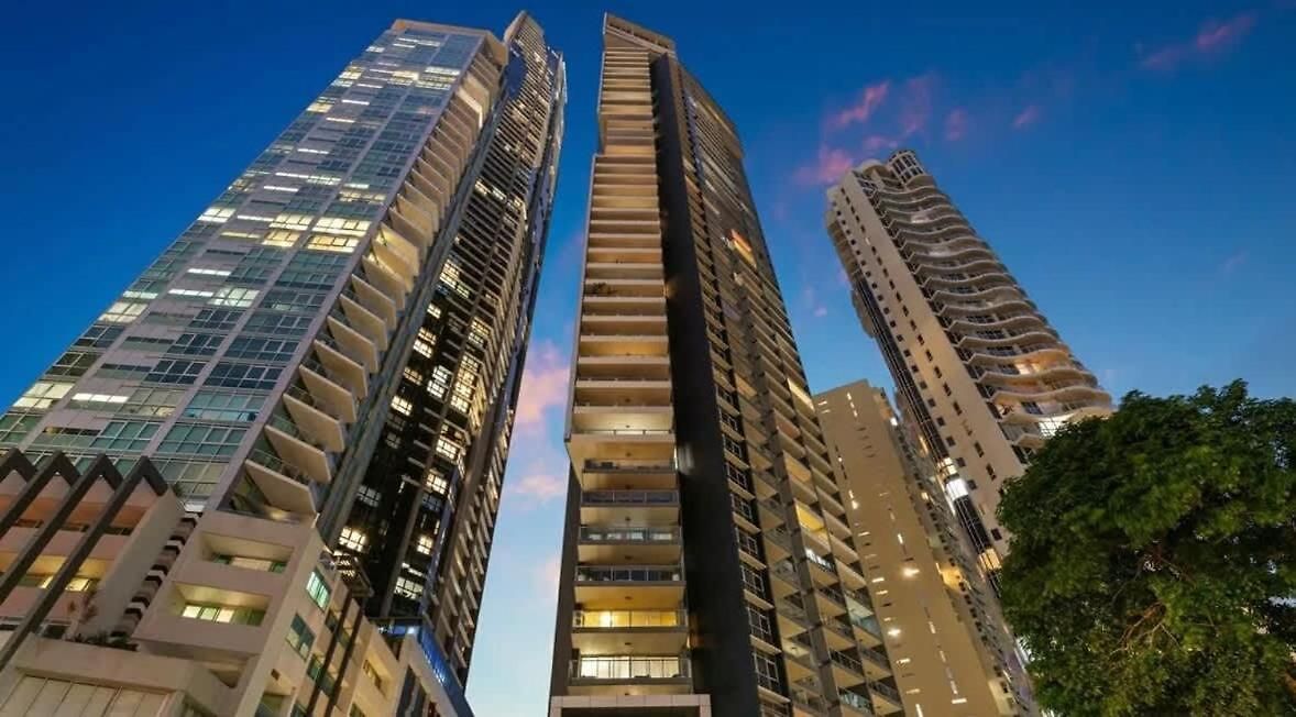 Skyline Escape - 3 Bedroom With River Views Apartment Brisbane