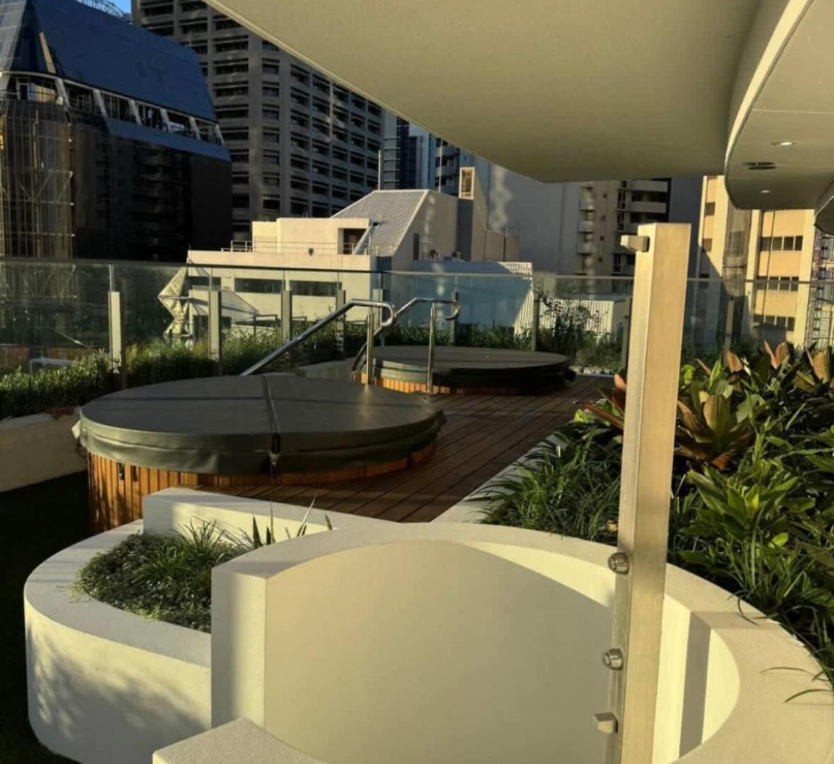 Lavish 3 Bedroom In Queens Wharf With Car Park Apartment *