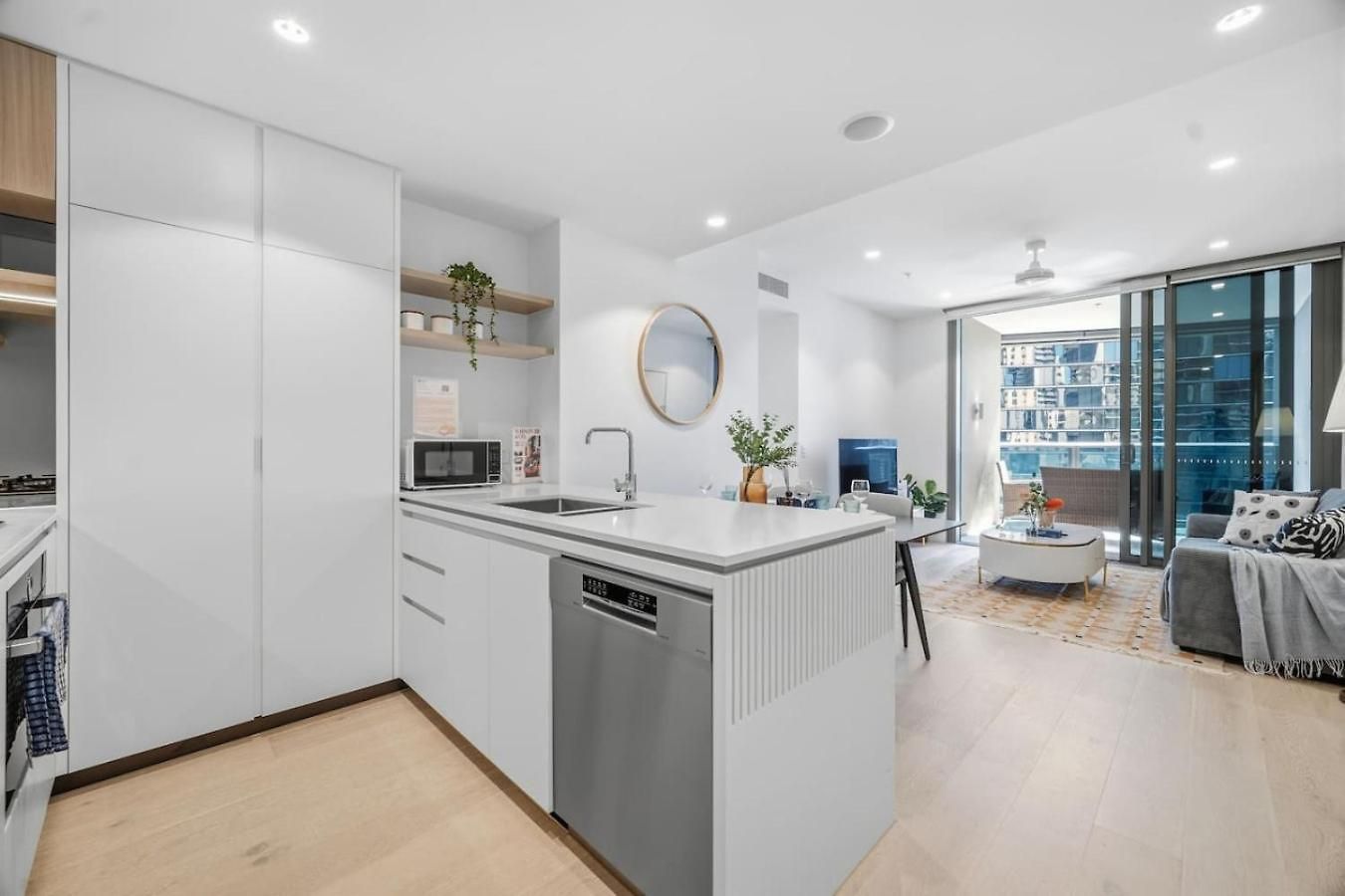 Iconic Queens Wharf 2br Prime Cbd Location Apartment *