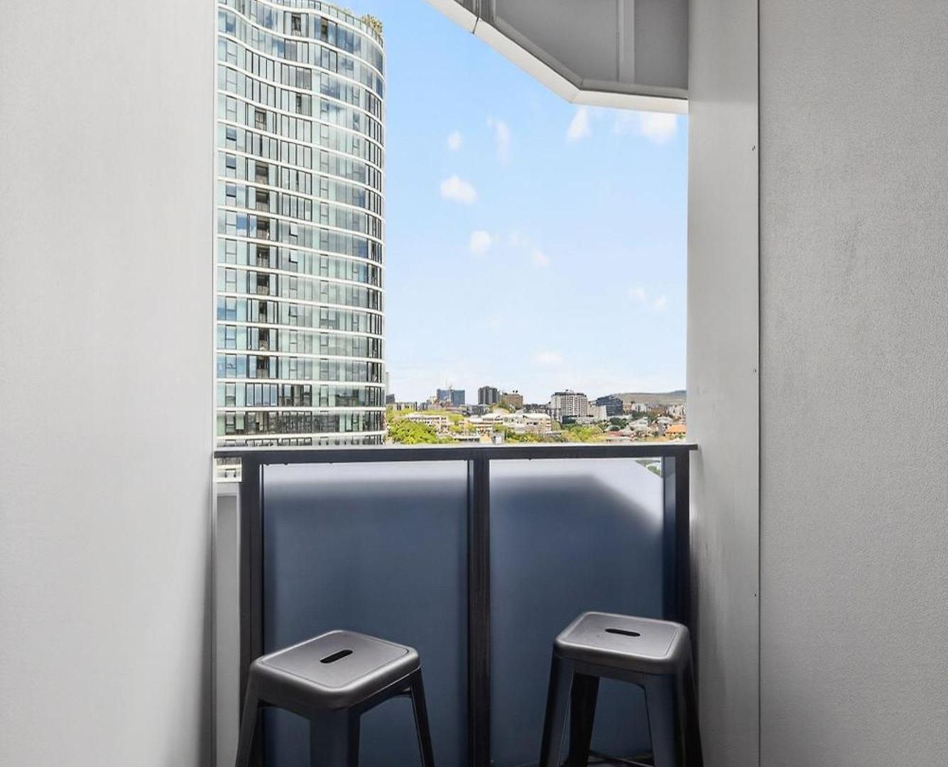 Apartment Rooftop Pool 2br In The Heart Of The Valley *