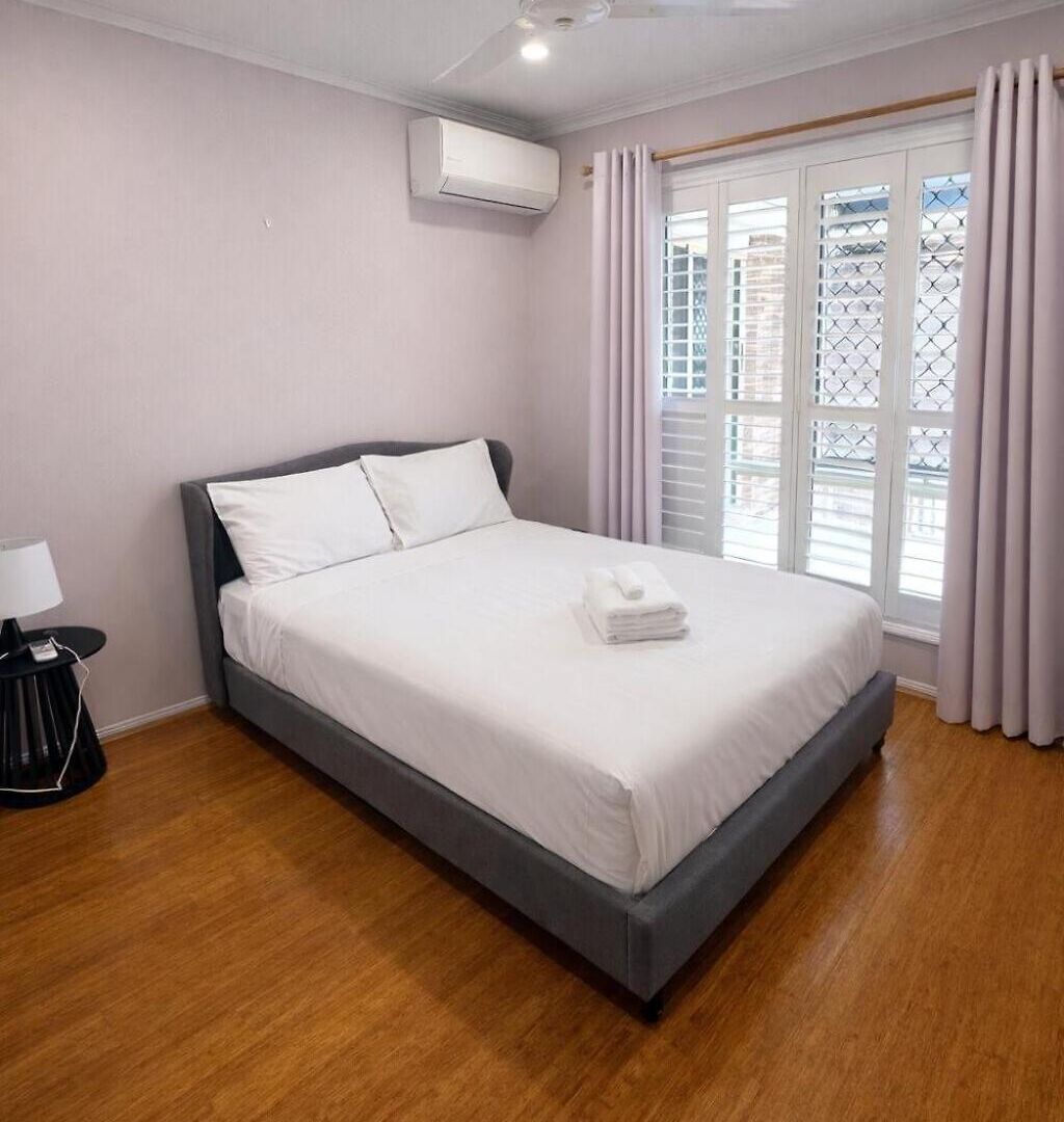 Full Ac 3br With Pool & 3 Parking Spot * Brisbane