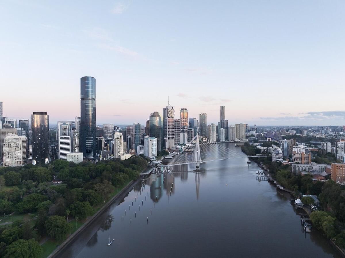 Stylish Skytower Cbd Getaway - Skyline Pool, Gym, Fast Wi-fi, River Walk, Botanical Gardens * Brisbane