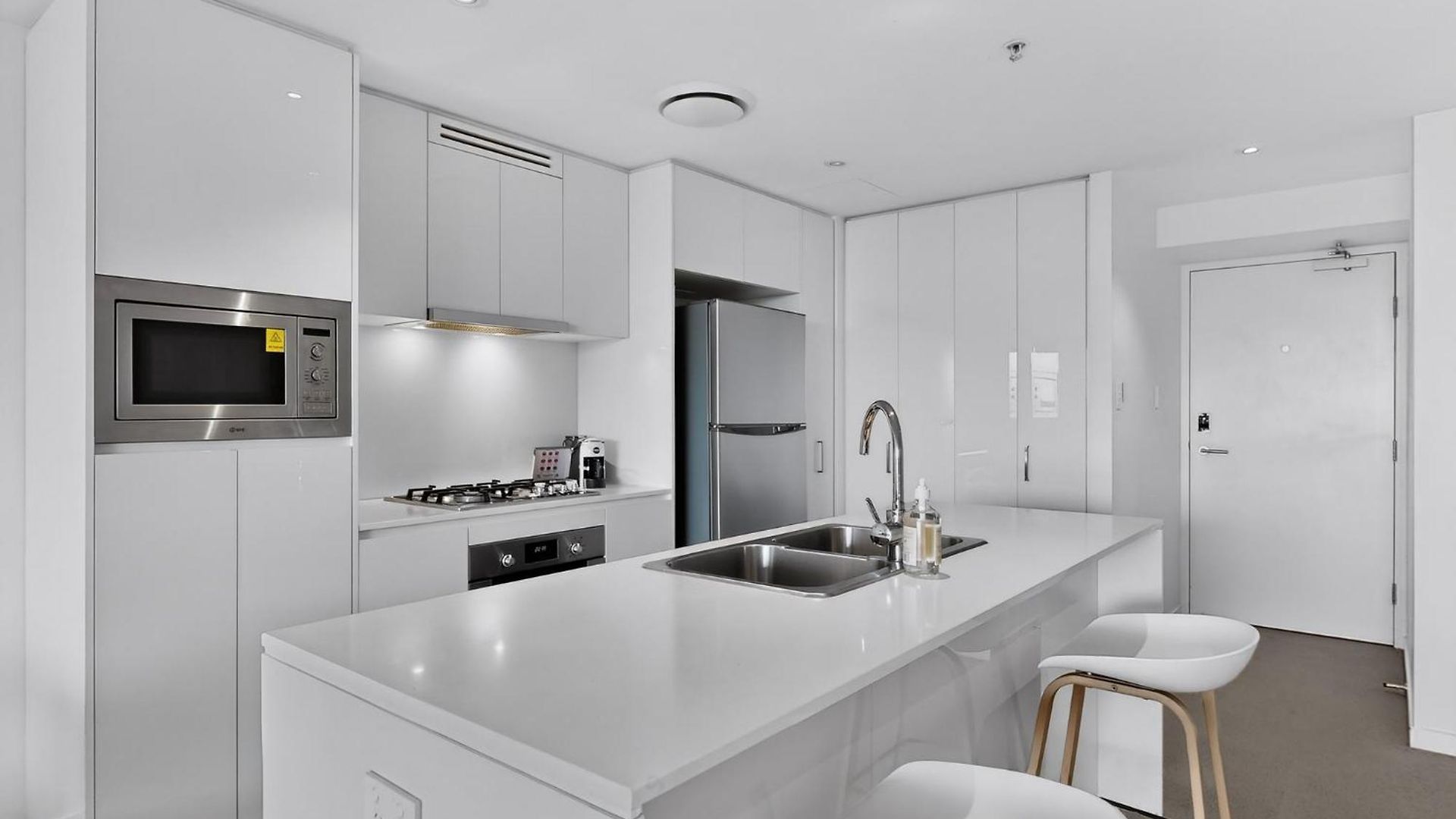 Level 15 Skytower 2br Cbd Retreat Apartment