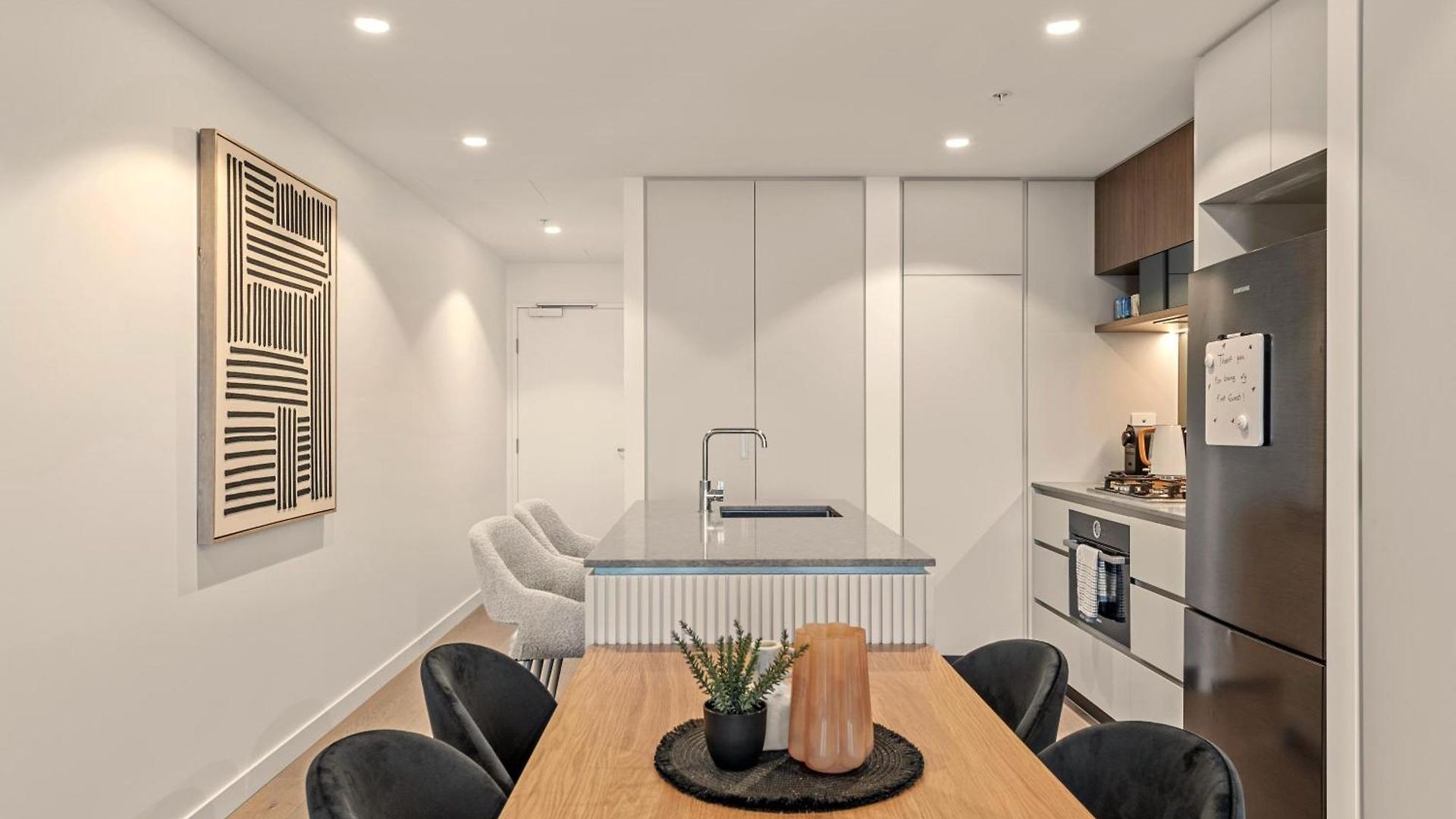 Queen's Wharf 1br Balcony With Free Parking *
