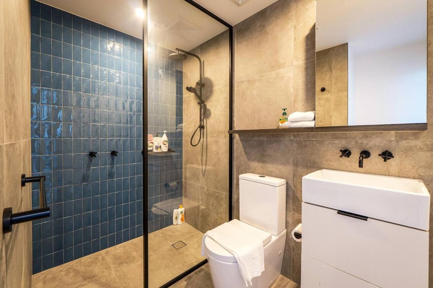 The Valley Edit | Designer Stay, Carpark + Pool - Apartment *